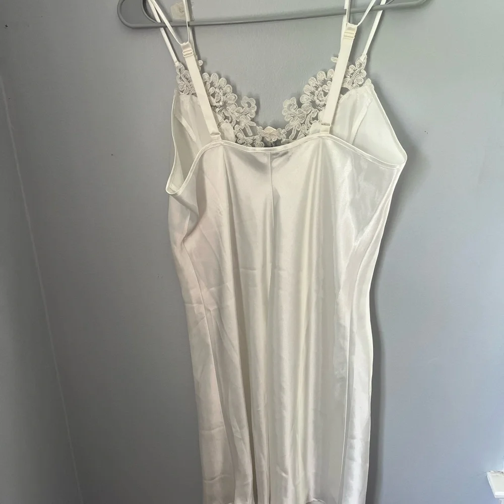 Elegant White Satin Slip with Lace Detail‎